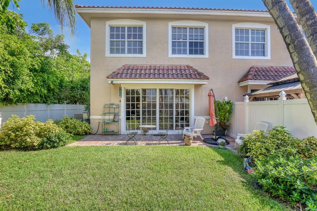 2560 NE 11th Street, Pompano Beach, FL 33062