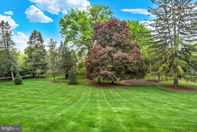23 W WEST LAWN CIRCLE, Wormleysburg, PA 17043