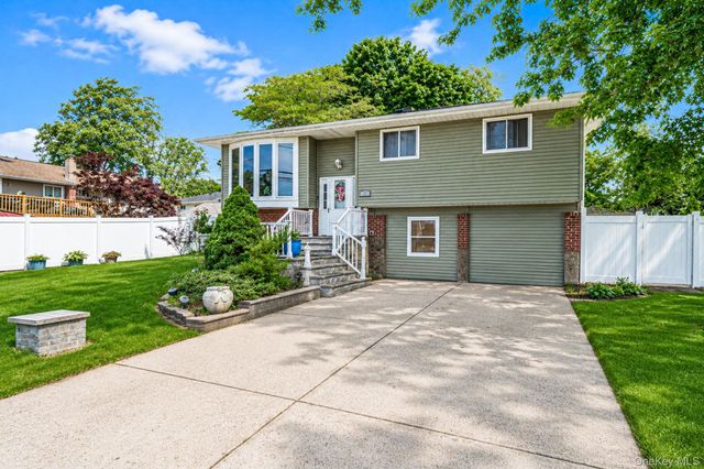 23 Ehler Street, Brentwood, NY 11717