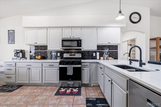 2435 Park Ridge Avenue, Bullhead City, AZ 86429