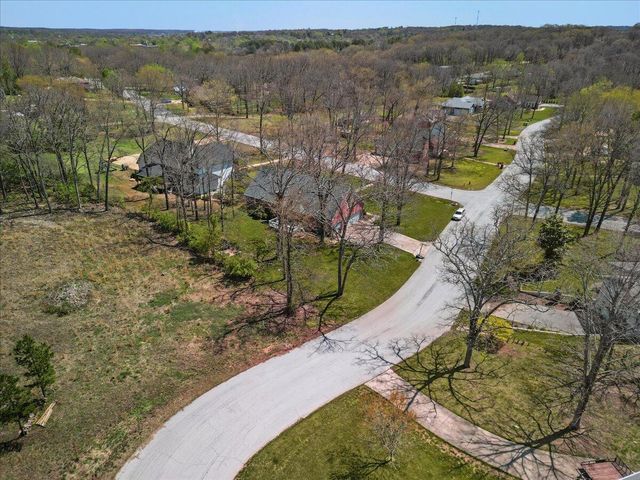 2111 Sycamore Drive, West Plains, MO 65775