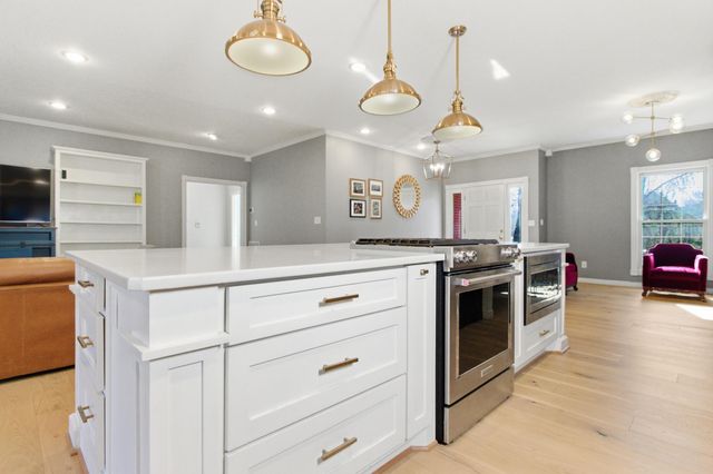 2111 Sycamore Drive, West Plains, MO 65775