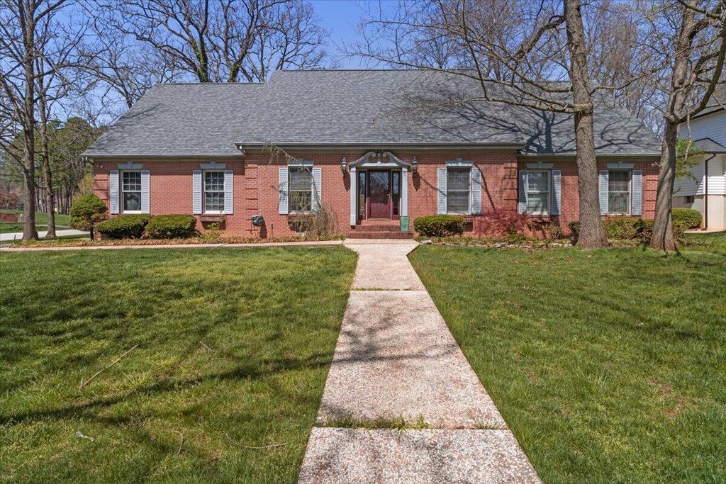 2111 Sycamore Drive, West Plains, MO 65775