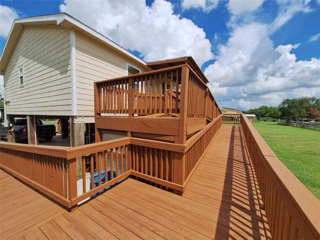304 Bayside Drive, Anahuac, TX 77514