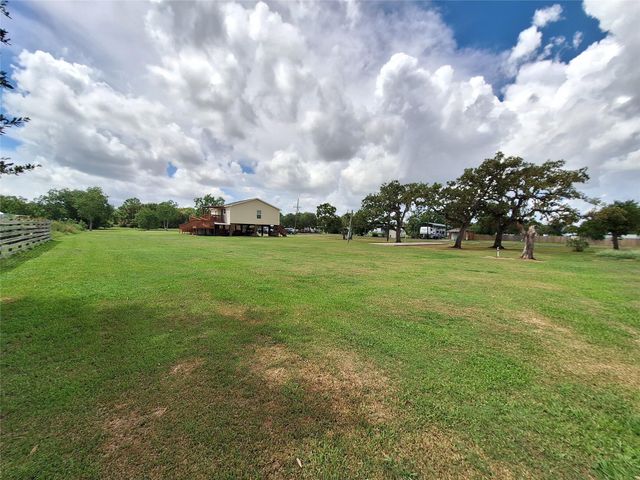 304 Bayside Drive, Anahuac, TX 77514