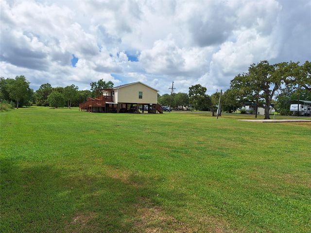 304 Bayside Drive, Anahuac, TX 77514