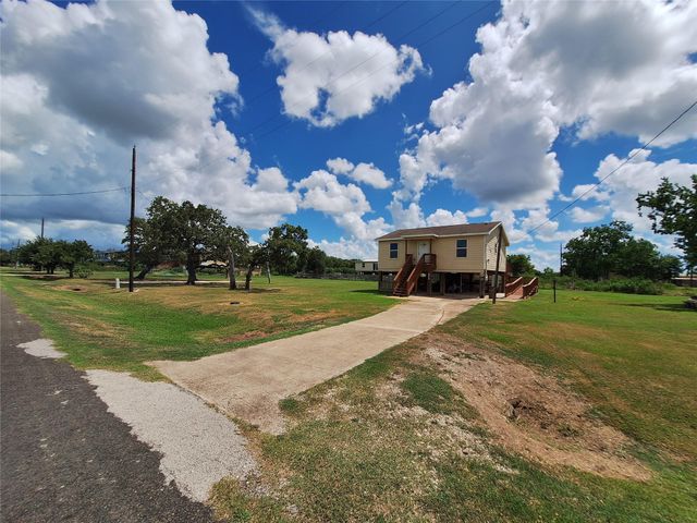 304 Bayside Drive, Anahuac, TX 77514