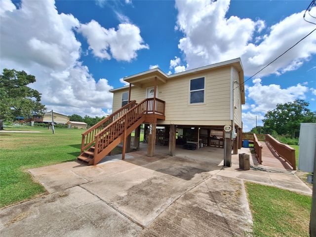 304 Bayside Drive, Anahuac, TX 77514