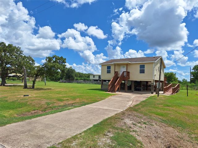 304 Bayside Drive, Anahuac, TX 77514
