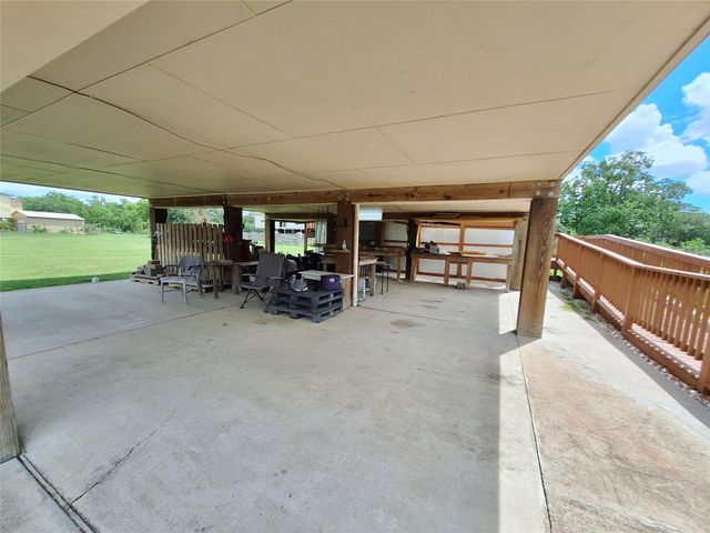 304 Bayside Drive, Anahuac, TX 77514