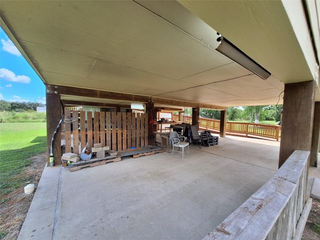 304 Bayside Drive, Anahuac, TX 77514