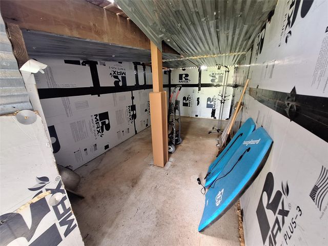 304 Bayside Drive, Anahuac, TX 77514