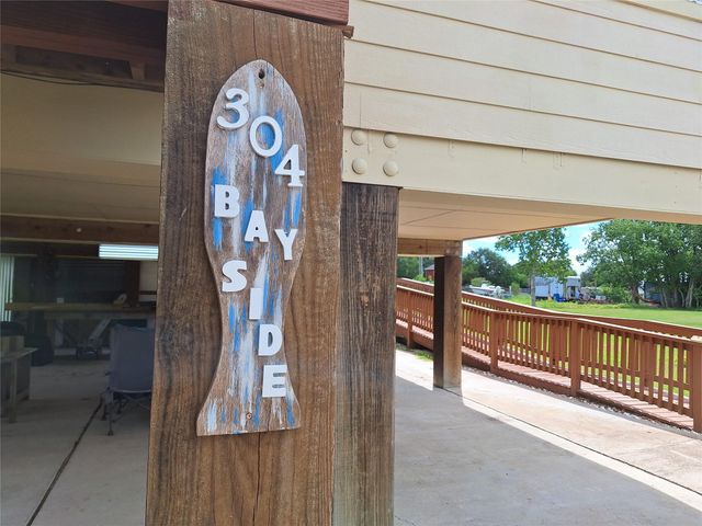 304 Bayside Drive, Anahuac, TX 77514