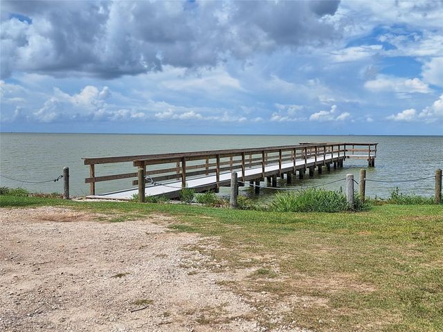 304 Bayside Drive, Anahuac, TX 77514