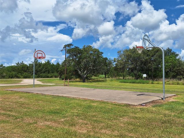 304 Bayside Drive, Anahuac, TX 77514