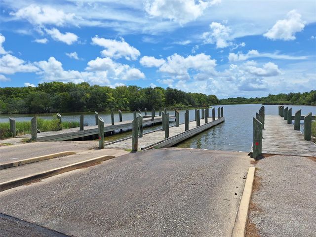 304 Bayside Drive, Anahuac, TX 77514