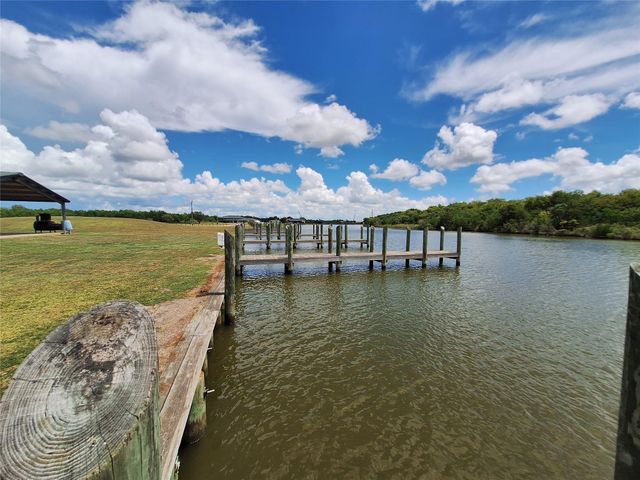 304 Bayside Drive, Anahuac, TX 77514