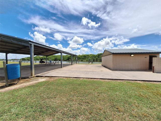 304 Bayside Drive, Anahuac, TX 77514
