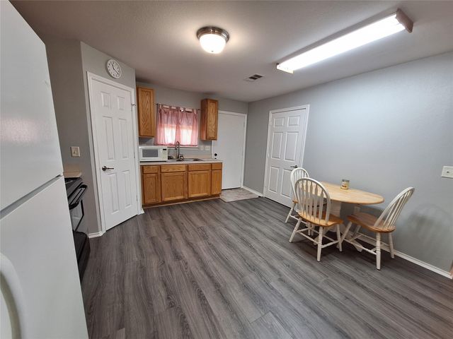 304 Bayside Drive, Anahuac, TX 77514