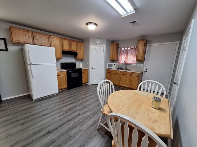304 Bayside Drive, Anahuac, TX 77514