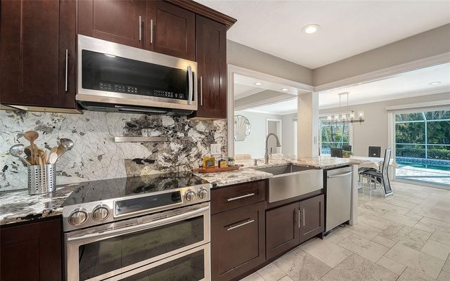 121 HOLLY AVENUE, Sarasota, FL 34243