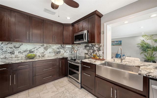 121 HOLLY AVENUE, Sarasota, FL 34243