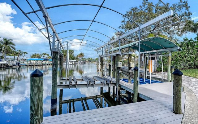 121 HOLLY AVENUE, Sarasota, FL 34243