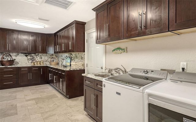 121 HOLLY AVENUE, Sarasota, FL 34243