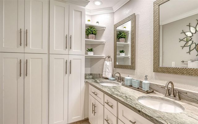 121 HOLLY AVENUE, Sarasota, FL 34243