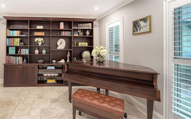 121 HOLLY AVENUE, Sarasota, FL 34243