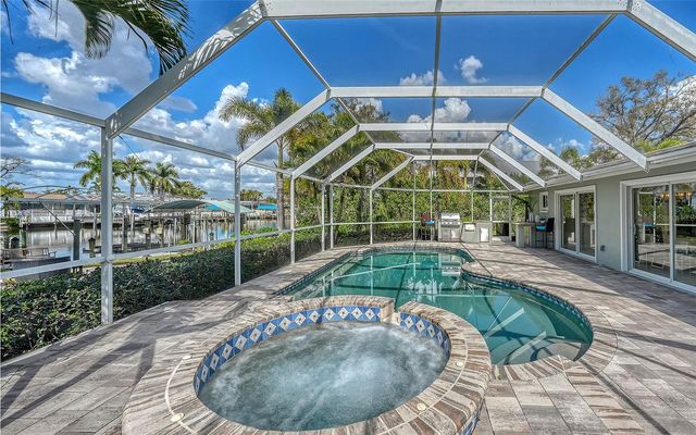 121 HOLLY AVENUE, Sarasota, FL 34243