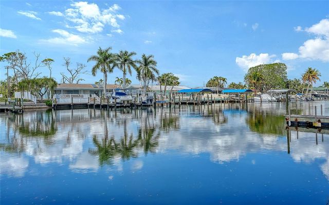 121 HOLLY AVENUE, Sarasota, FL 34243