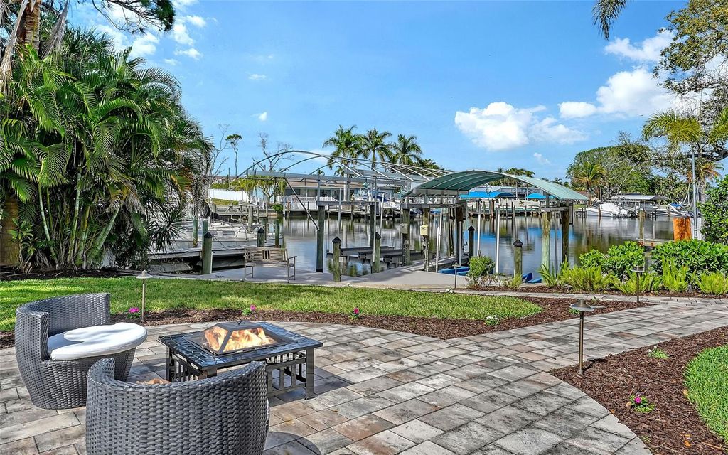 121 HOLLY AVENUE, SARASOTA, FL 34243 — photo 4