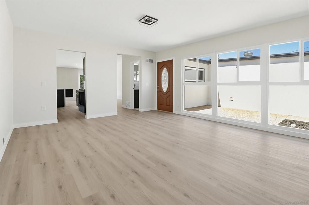 Image 5 of property listing at 6234 Crawford St, San Diego, CA 92120