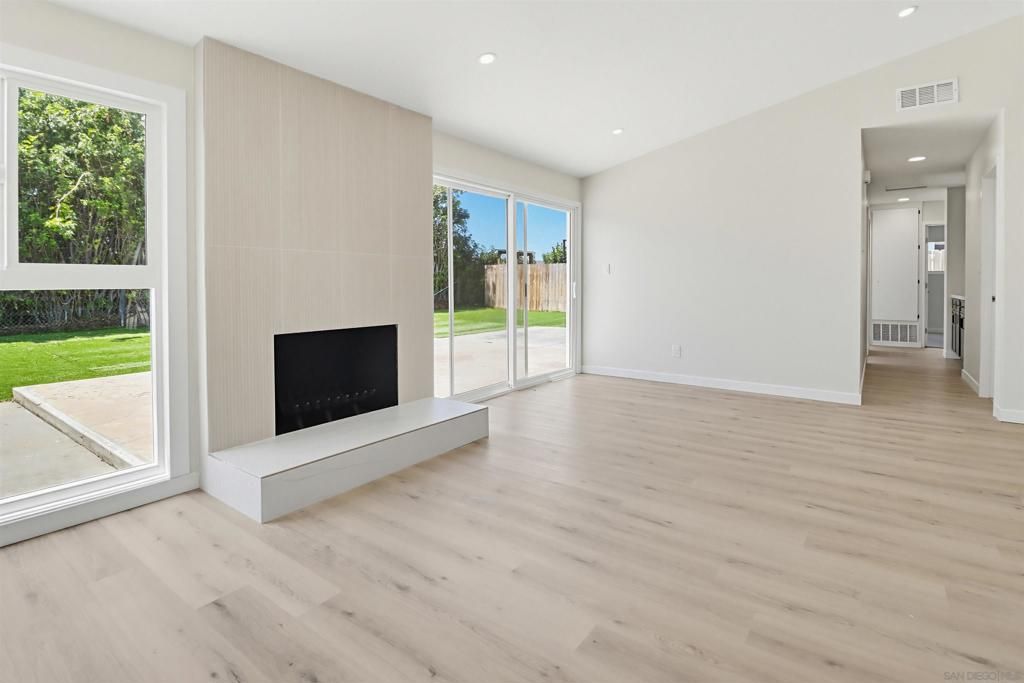 Image 8 of property listing at 6234 Crawford St, San Diego, CA 92120