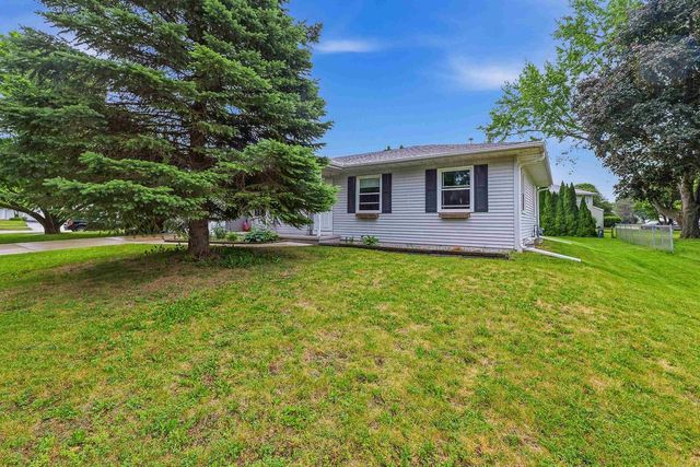 836 MEADOWBROOK LANE, Fond Du Lac, WI 54935