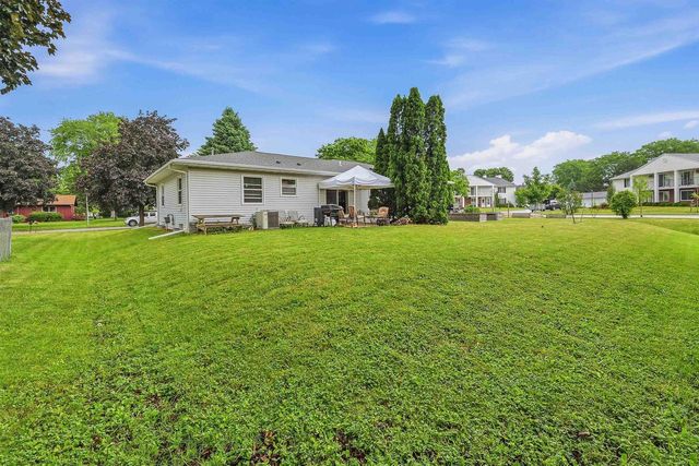 836 MEADOWBROOK LANE, Fond Du Lac, WI 54935