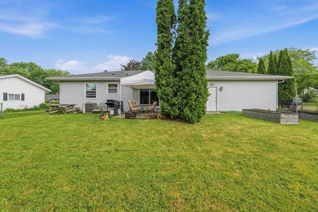 836 MEADOWBROOK LANE, Fond Du Lac, WI 54935