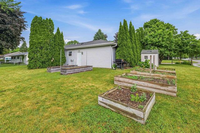 836 MEADOWBROOK LANE, Fond Du Lac, WI 54935