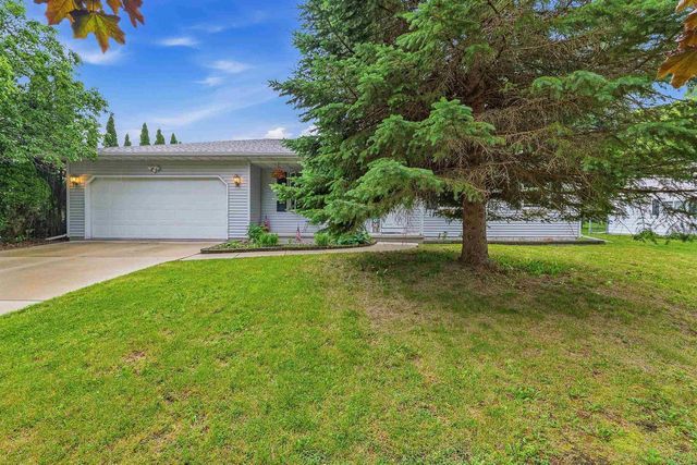 836 MEADOWBROOK LANE, Fond Du Lac, WI 54935