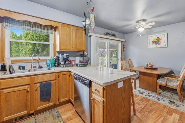 836 MEADOWBROOK LANE, Fond Du Lac, WI 54935