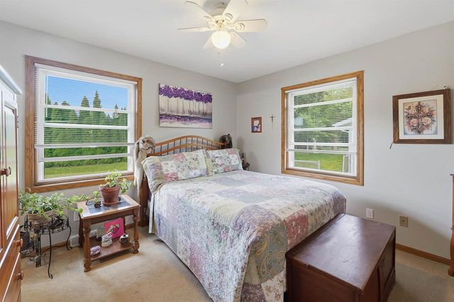 836 MEADOWBROOK LANE, Fond Du Lac, WI 54935