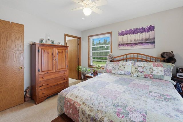 836 MEADOWBROOK LANE, Fond Du Lac, WI 54935
