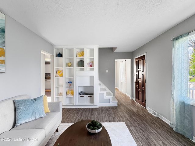 998 Meadow Hill Rd, Louisville, KY 40219