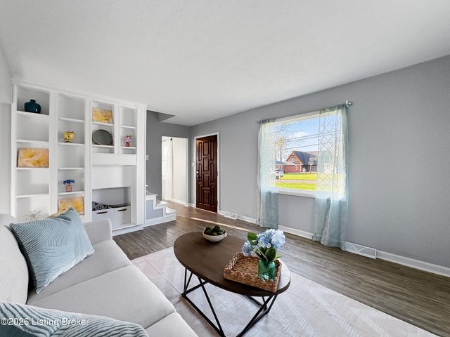 998 Meadow Hill Rd, Louisville, KY 40219