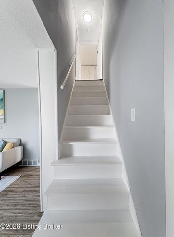 998 Meadow Hill Rd, Louisville, KY 40219