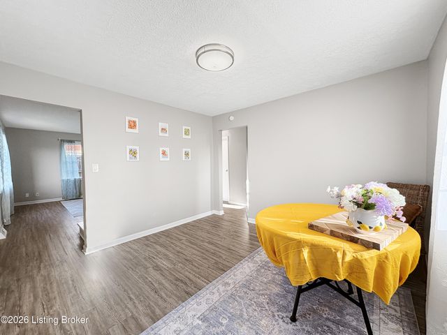 998 Meadow Hill Rd, Louisville, KY 40219