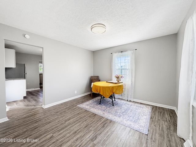 998 Meadow Hill Rd, Louisville, KY 40219