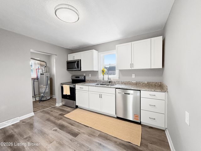 998 Meadow Hill Rd, Louisville, KY 40219