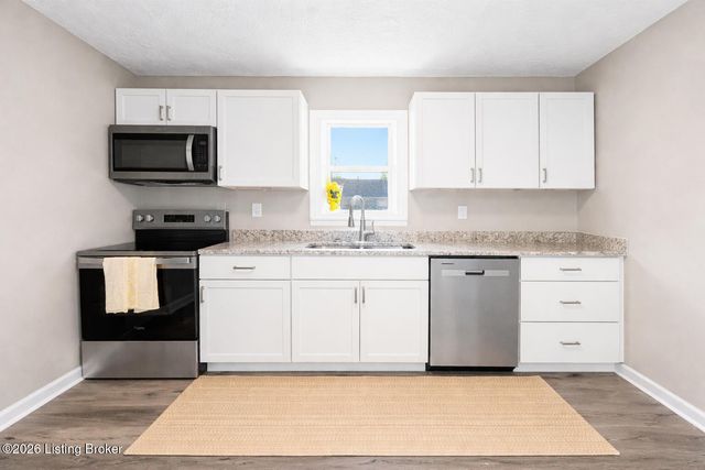 998 Meadow Hill Rd, Louisville, KY 40219